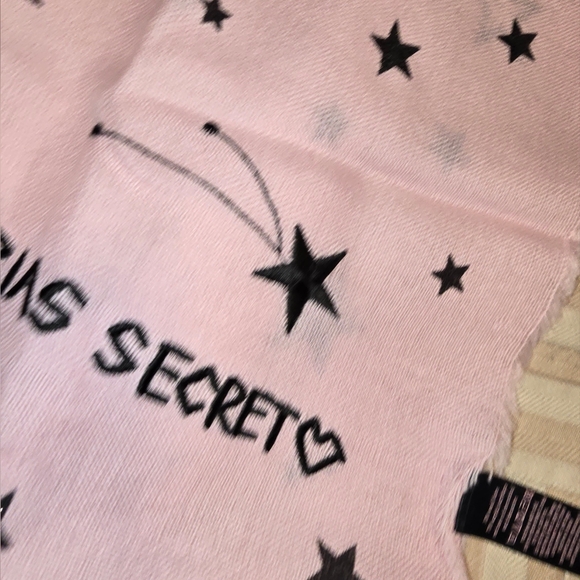 Victoria Secret scarf. NEW - Picture 4 of 4